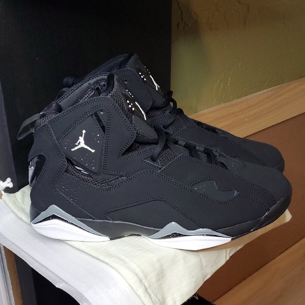Jordan True Flights Black 11.5 MENS